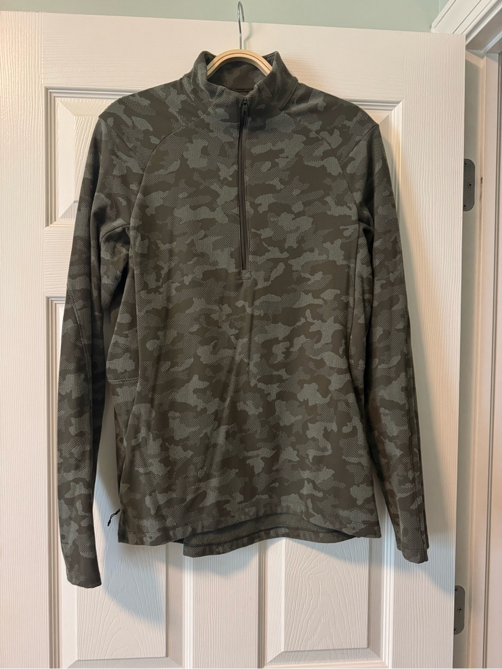 Lululemon Men’s Surge Warm 1/4 Zip Jacquard Jacket Size Small. Excellent cond.